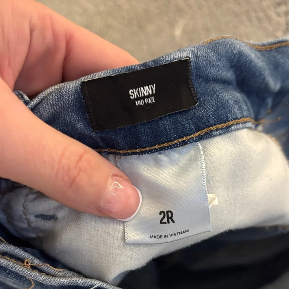 Express Distressed Jeans - Picture 2 of 4